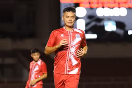 Xuân Nam và Văn Sơn đều bị treo giò 4 trận, trưởng đoàn PVF-CAND cũng bị phạt nặng