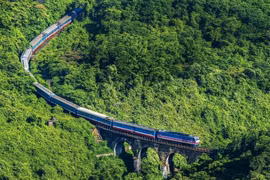 Tàu Thống Nhất vào top 9 hành trình tàu hỏa đẹp nhất thế giới