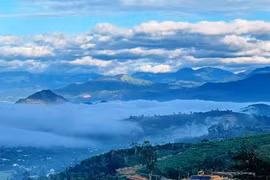 'Săn mây' ở đỉnh đèo Khánh Sơn