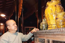 Người nặng lòng cùng cổ vật