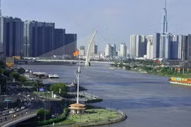 Khát vọng vươn xa hơn