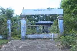 Trụ sở xuống cấp vì bị bỏ hoang sau khi sáp nhập xã