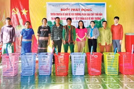 Đến nay, Phòng Tài nguyên và Môi trường huyện Mang Yang đã phối hợp ra mắt 8 mô hình tổ tự quản bảo vệ môi trường tại các làng đồng bào dân tộc thiểu số. Ảnh: H.T