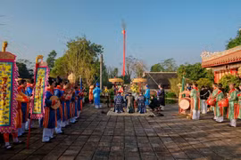 Du khách hứng thú với tết Huế trong Hoàng cung triều Nguyễn