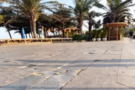 Vỉa hè ven biển Quy Nhơn xuống cấp, cần sớm sửa chữa