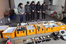 Triệt phá băng nhóm chuyên lừa bán điện thoại 'xịn' giá 'bèo', chiếm đoạt tiền tỉ