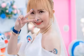 Khi người lớn đắm mình trong thế giới đồ chơi trẻ em