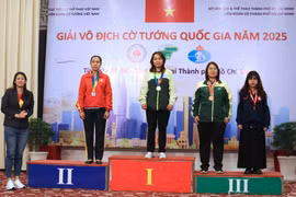 Hồ Thị Thanh Hồng (thứ 2 từ trái sang) là niềm hy vọng lớn của Gia Lai tại các giải vô địch quốc gia. Ảnh: Liên đoàn Cờ tướng Việt Nam