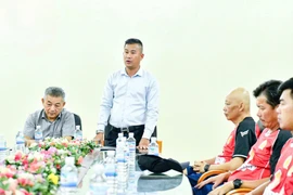 Ông Đinh Hồng Vinh gặp mặt cán bộ, nhân viên, ban huấn luyện và các cầu thủ CLB Quy Nhơn United