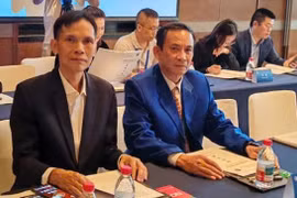 Huấn luyện viên Đội tuyển cờ Gia Lai Tôn Thất Lương Chính (phải) trúng cử vào Ban Chấp hành Liên đoàn Cờ tướng Thế giới nhiệm kỳ IX.