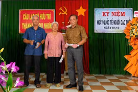 Ấm áp chương trình ca múa nhạc và chúc thọ hội viên Câu lạc bộ Hưu trí Quy Nhơn