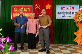 Ấm áp chương trình ca múa nhạc và chúc thọ hội viên Câu lạc bộ Hưu trí Quy Nhơn