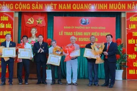 Phường Quy Nhơn Đông trao Huy hiệu Đảng đợt 3-2.