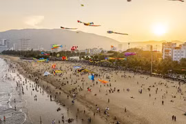 Thí điểm nhà phao nổi trên biển Quy Nhơn phục vụ Năm Du lịch quốc gia 2026.