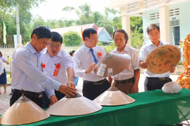 Xây dựng sản phẩm đặc thù để phát triển du lịch.