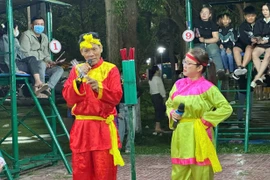 Thượng chòi vui hội ngày xuân. 