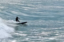 Lướt sóng- làn gió mới trên vùng biển Gia Lai.