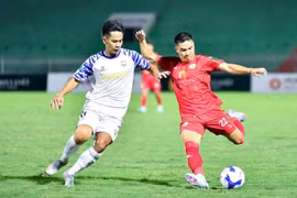 Quy Nhơn United đã tạm vươn lên vị trí thứ 5 trên bảng xếp hạng sau khi đánh bại CLB Thanh Niên TP Hồ Chí Minh trên sân nhà