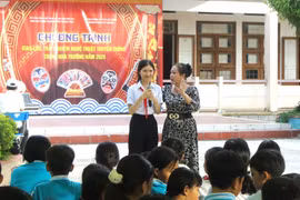 Hoạt động giao lưu, trải nghiệm do Nhà hát Nghệ thuật truyền thống tỉnh phối hợp với các trường học tổ chức góp phần gìn giữ, phát huy di sản văn hóa dân tộc.