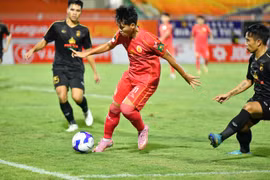 Tối 3-10, CLB Quy Nhơn United đã tiếp đón CLB Long An trên sân nhà, trong khuôn khổ vòng 3 Giải bóng đá hạng Nhất quốc gia - Bia Sao Vàng 2025-2026. 