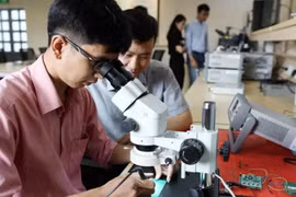 Đề xuất miễn giảm học phí, cấp học bổng cho người học ngành công nghiệp bán dẫn