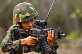 Quân đội thay mới súng tiểu liên STV