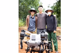 Người đưa dịch vụ phun thuốc trừ sâu bằng thiết bị bay nông nghiệp về Gia Lai