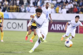 Nguyễn Xuân Son trước ngày lên đội tuyển Việt Nam: Đánh bại CLB số 1 Thái Lan?