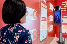 Lần đầu tiên làm thủ tục bay không cần giấy tờ