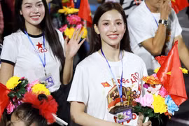 Dàn hoa hậu rạng ngời tham gia hợp luyện diễu binh, diễu hành