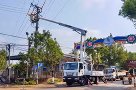 Với việc đưa đội hotline 3 vào hoạt động, Công ty Điện lực Gia Lai phấn đấu giảm gần 1.000 giờ mất điện trong năm 2025. Ảnh: H.D