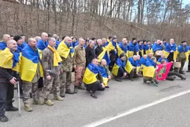 Các tù binh Ukraine khi được trả tự do. Ảnh: Pravda