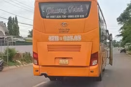 Xe khách va chạm với xe máy khiến 3 người thương vong ở Đắk Lắk