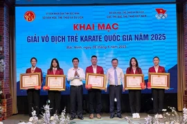 4 nữ tuyển thủ giành HCV karate châu Á được tặng Huân chương Lao động hạng Nhì