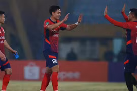 Bùi Hoàng Việt Anh hóa người hùng giúp CLB CAHN thắng nghẹt thở, giành vé vào tứ kết