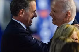 Báo Mỹ: Tổng thống Biden vẫn tự tin đánh bại ông Trump, hối hận vì rút lui