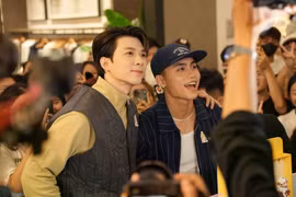 Hàng trăm người chen nhau để gặp nhân vật phiên bản nhí đang gây sốt cộng đồng