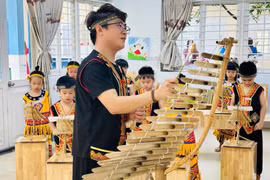 Thầy giáo dùng video Bắc Bling, đàn T'rưng để dạy về bình đẳng giới