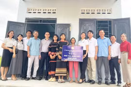 Thị xã Ayun Pa là đơn vị cấp huyện đầu tiên của tỉnh hoàn thành chương trình xóa nhà tạm, nhà dột nát. Ảnh: V.C