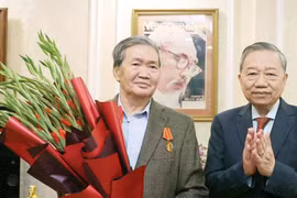 Tổng Bí thư Tô Lâm trao Huân chương Hồ Chí Minh tặng đồng chí Đinh Thế Huynh