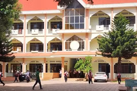 Vụ nhiều học sinh lớp 12 'tự nguyện' xin nghỉ học: Trường bất ngờ 'mời' đi học lại