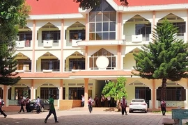 Vụ nhiều học sinh lớp 12 'tự nguyện' xin nghỉ học: Trường bất ngờ 'mời' đi học lại