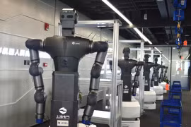 Trung Quốc sắp vận hành 'lò luyện' robot hình người đầu tiên