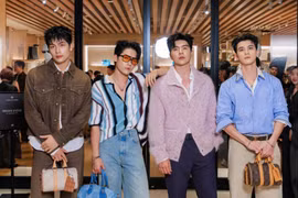 Diễn viên 'Mưa đỏ' đọ vẻ 'nam thần' cùng dàn anh trai tại sự kiện