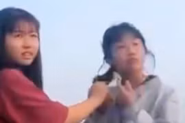 Nữ sinh lớp 8 bị đánh hội đồng, quay clip tung lên mạng