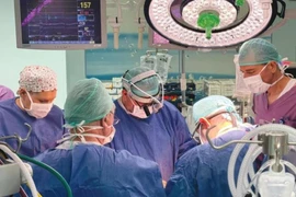 Israel lần đầu thực hiện thành công ca cấy ghép tim nhân tạo hoàn toàn
