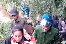 100 người xuyên đêm tìm cháu bé 2 tuổi lạc trong rừng dưới trời lạnh 6 độ ở Lai Châu