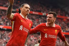 Ngược dòng hạ Southampton, Liverpool thăng hoa trên đỉnh bảng