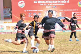Nữ cầu thủ dân tộc thiểu số nuôi đam mê sân cỏ