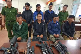 Bắt giữ 7 đối tượng mang theo 4 khẩu súng vào rừng săn bắn